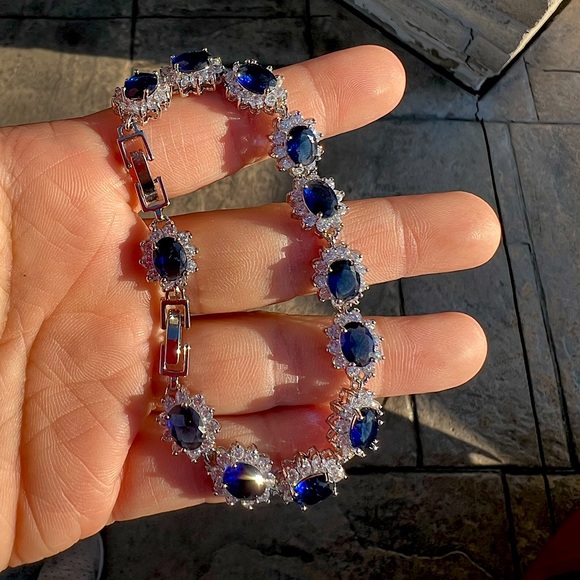 (Brand New) Oval Shaped Silver and Dark Blue Zircon Crystal Bracelet - Picture 1 of 5